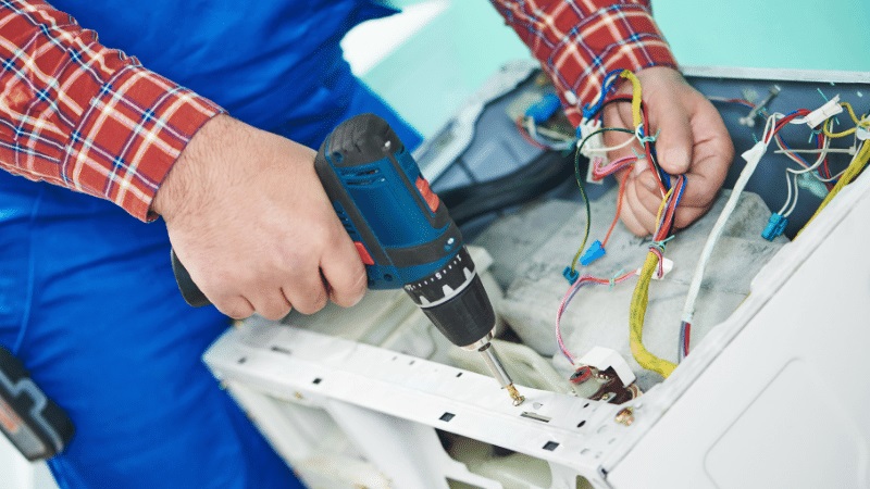 Karapürçek Ariston Ariston çamaşır makinesi kart tamiri – Su almama arızası orijinal parça ile giderildi. - Teknik servis örneği
